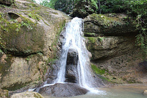 Водопады в районе Каменномостского очень красивы