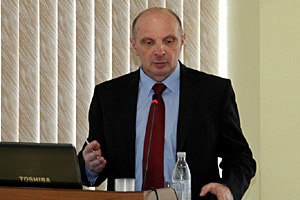 Выступает зав. Кафедрой спортивно-боевых единоборств БГУФК В.А. Барташ Выступает зав. Кафедрой спортивно-боевых единоборств БГУФК В.А. Барташ