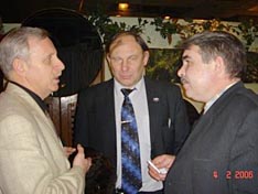 слева на право: профессор С.М. Ашкинази, А.А. Половинкин, главный редактор журнала 'Фактор риска' А.В. Симонов.